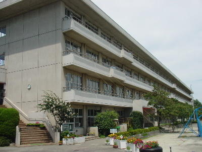 市立川越西小学校まで515m