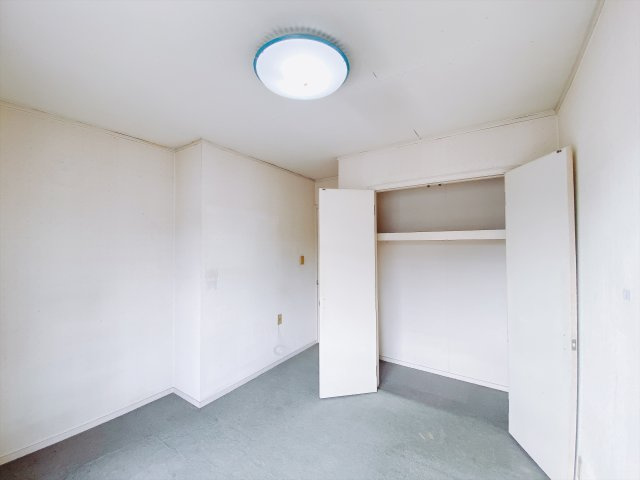 【中古戸建】前橋市荒牧町1丁目の洋室|■2階洋室｜お子様の一人部屋にピッタリな洋室。木のぬくもりを感じるフローリングは、天然木の味わいが時とともに深みを増していきます。また、傷にも強く、フリーワックスでお手入れもラクラクです♪