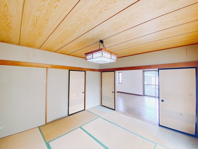 【中古戸建】前橋市荒牧町1丁目の和室|■1階和室｜和室を書斎にしたり、冬にはコタツを敷いて家族みんなで年越しをするのもいいですね。家族みんなのお気に入りの空間になります♪