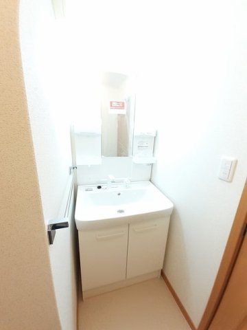 ビレッジケイツⅡの洗面所|コンパクトで使いやすい洗面所