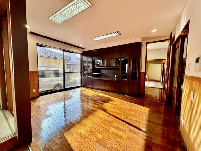豊橋市王ケ崎町字宮脇の中古一戸建の居間・リビング
