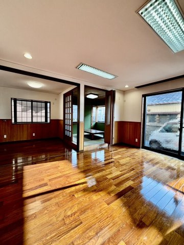 豊橋市王ケ崎町字宮脇の中古一戸建の居間・リビング