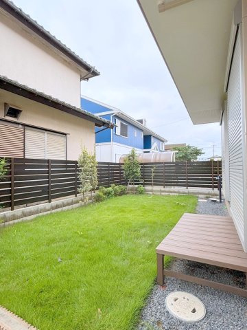 根戸戸建の庭|簡単な家庭菜園も楽しめるお庭です