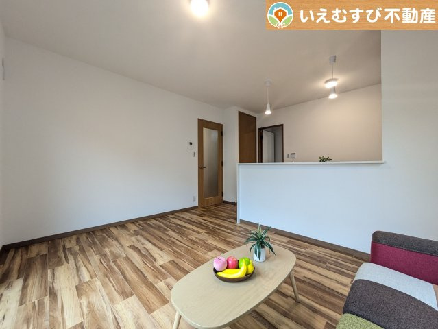 鴻巣市生出塚1丁目　中古戸建の居間・リビング