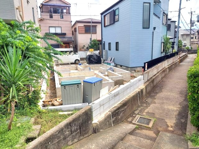 宝塚市南ひばりガ丘3丁目新築一戸建のその他|西側からの写真