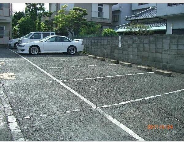ネオコーポ都の駐車場
