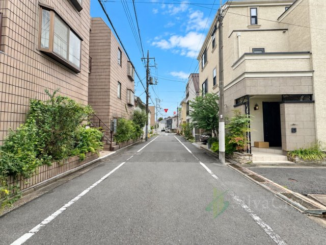 目黒区緑が丘2丁目の前面道路含む現地写真
