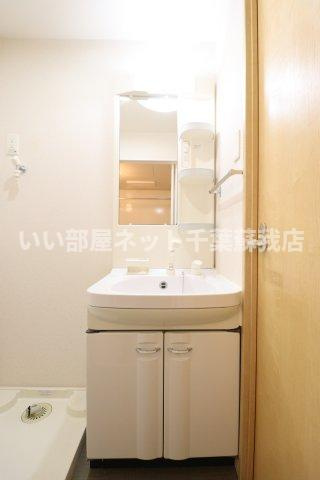 リブリ・MSハイツ 弐番館の独立洗面台|朝の支度にも助かる、独立の洗髪洗面化粧台