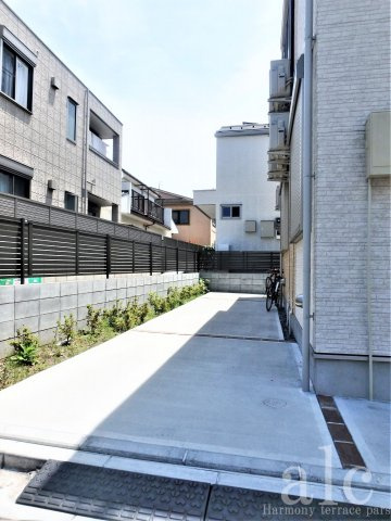 グランシエロ新高円寺のその他共用部分|こちらのスペースに自転車を無料でお停め出来ます。
