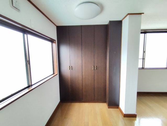 東新小岩５丁目事務所＋車庫付住宅の収納