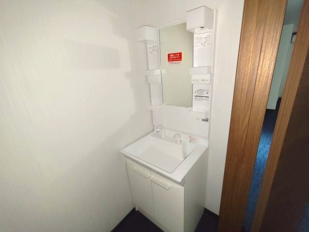 東新小岩5丁目事務所付住宅の独立洗面台