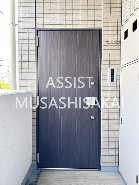 クレイシア三鷹の玄関