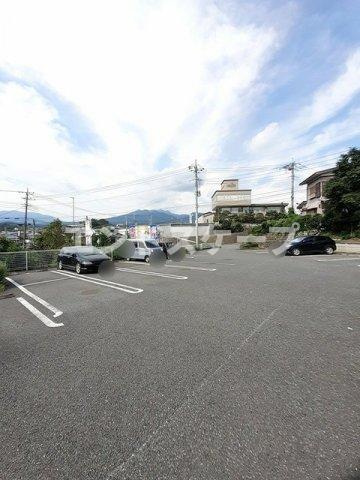 シュタイン　ノルデンの駐車場|高崎、前橋のお部屋探しはエンドスケープまで！お客様の理想お聞かせ下さい♪