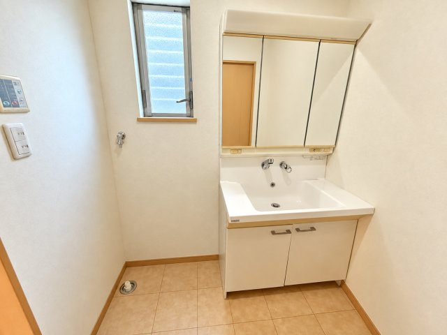 篠原北町4丁目中古戸建の独立洗面台|朝の身支度には欠かせない独立洗面化粧台