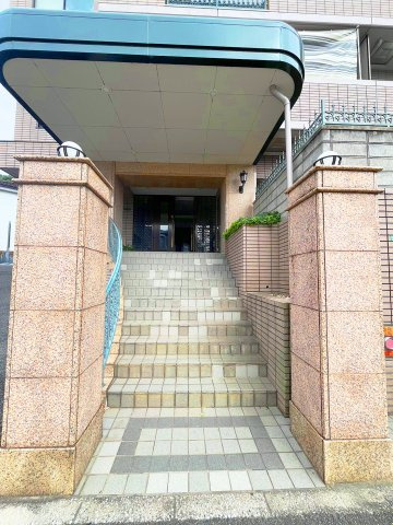 アーバンビュー府中のエントランス