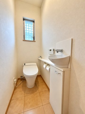 篠原北町4丁目中古戸建のトイレ|落ち着いた色調のトイレです