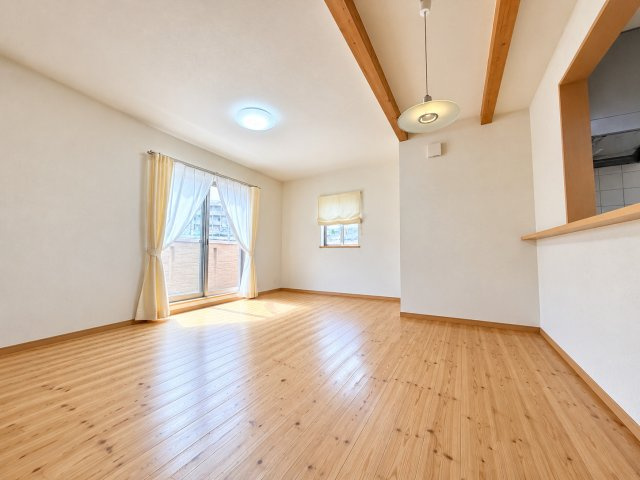 篠原北町4丁目中古戸建の居間・リビング|ゆったりとした居間です