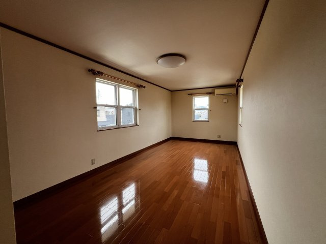 津福本町貸家の洋室
