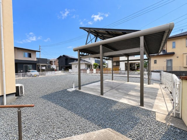 津福本町貸家の駐車場
