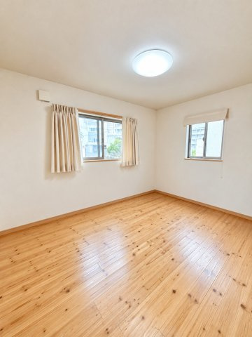 篠原北町4丁目中古戸建の洋室|広々とした洋室です