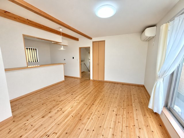 篠原北町4丁目中古戸建の居間・リビング|使いやすい居間です