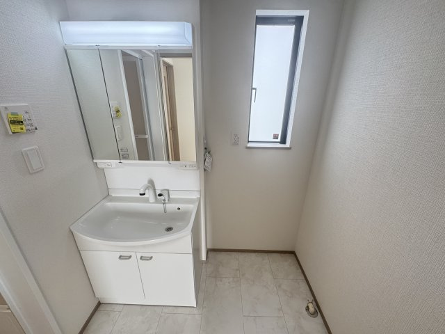 与那原町上与那原（全5棟）の独立洗面台|※同仕様写真です
