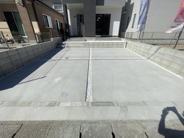 与那原町上与那原（全5棟）の駐車場|※同仕様写真です