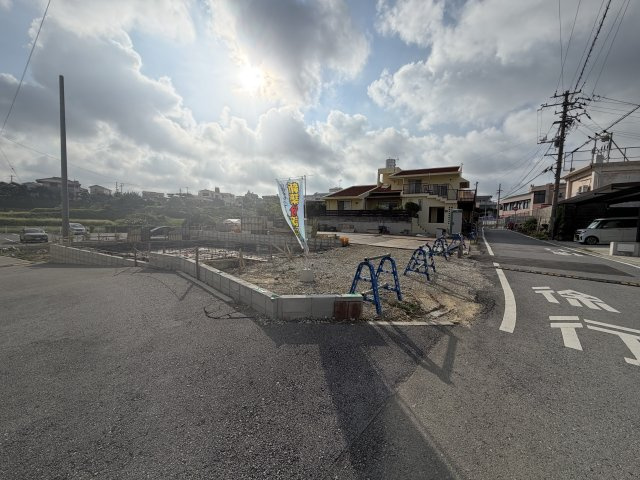 与那原町上与那原（全5棟）の前面道路含む現地写真|※北東側公道5m♪　南東側4.4m道路♪