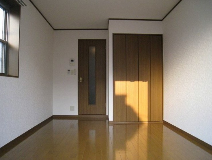 アンプルールクラージュ西青木の洋室