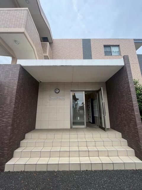 カメリア本町のエントランス