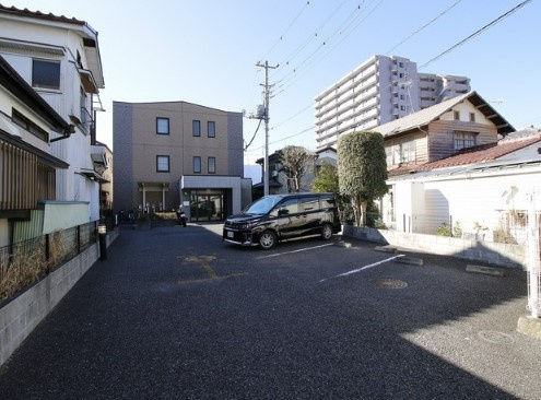 アンプルールフェール鴻巣の駐車場