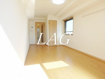 【居間・リビング】 | レオ四拾六番館 | 洋室のお部屋です。