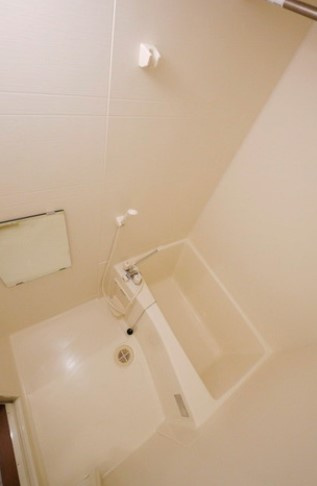 アンプルールクラージュ西青木の浴室