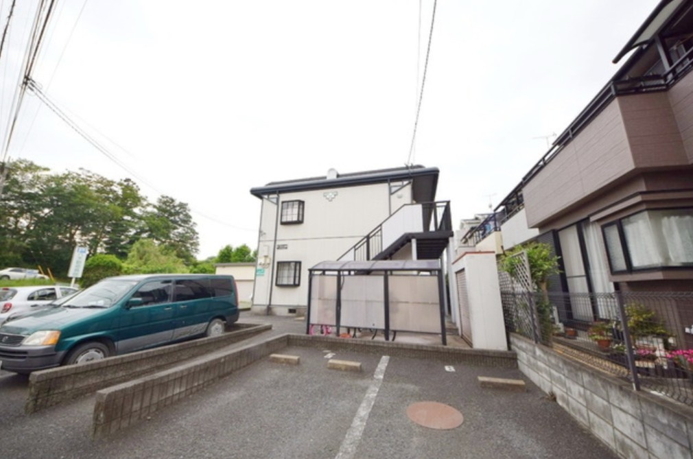 ビーライン日信Ｂの駐車場