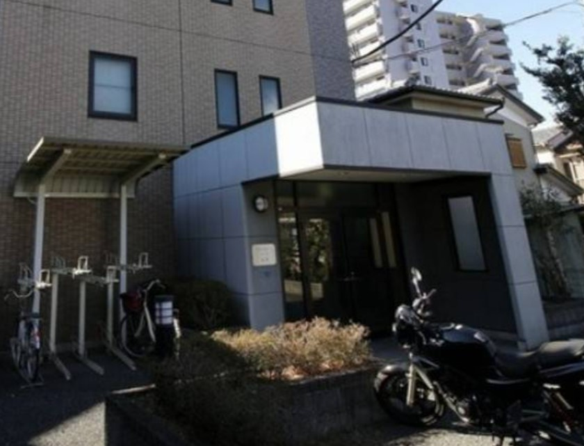 アンプルールフェール鴻巣のエントランス
