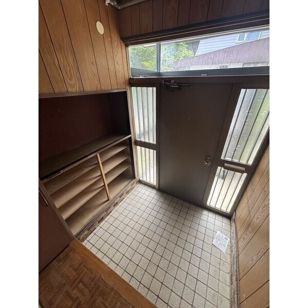 室蘭市小橋内町2丁目4-9戸建の玄関