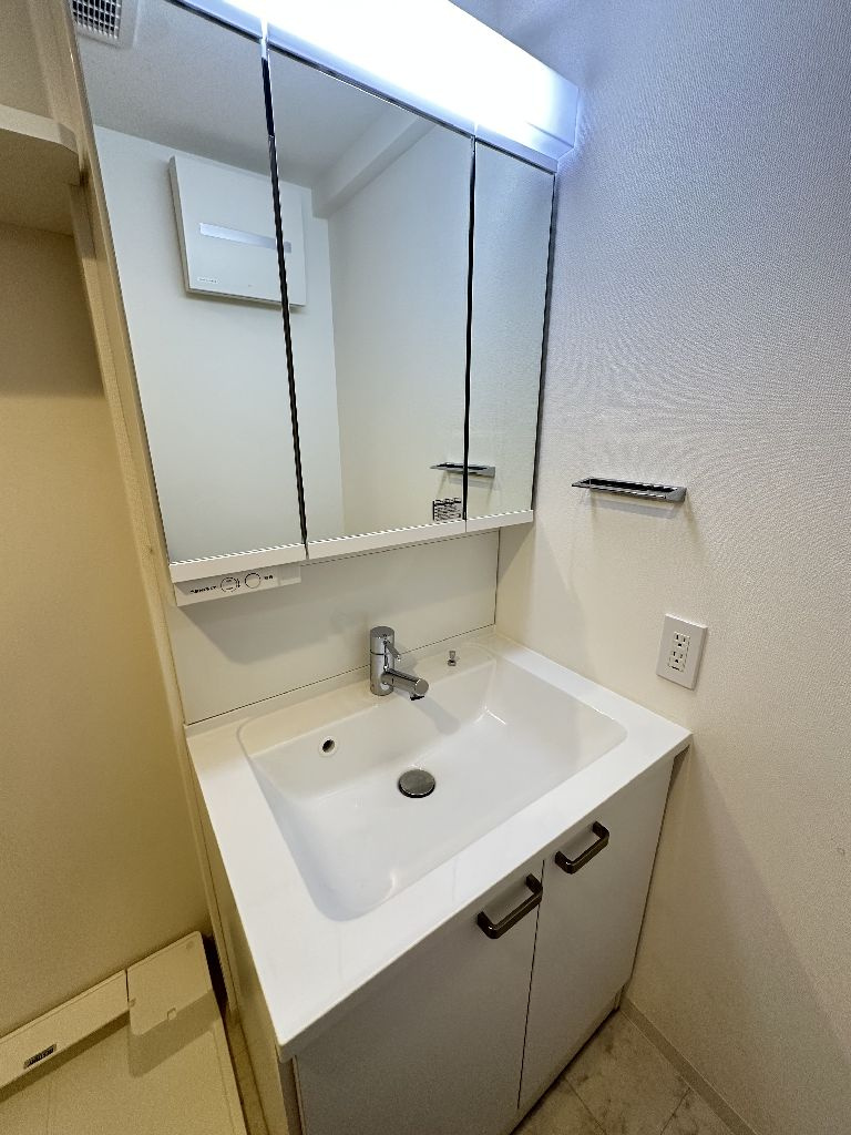 ＧＲＡＮ ＰＡＳＥＯ 三ノ輪の洗面所|同タイプ別住戸写真となります。現況と異なる場合がございます。