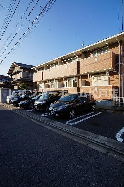 フィオーレの駐車場|駐車場に車を止められます