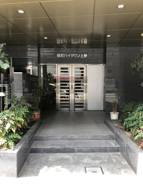 藤和ハイタウン上野のエントランス