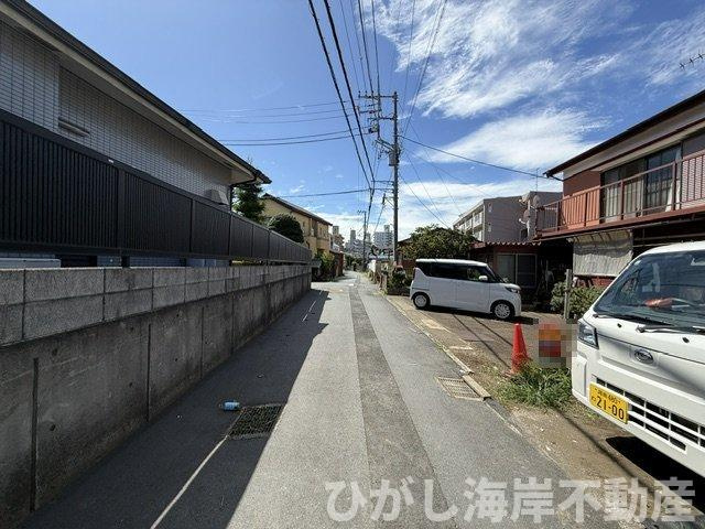 平塚市榎木町　新築戸建　の前面道路含む現地写真|9月14日撮影　建築中　現地外観