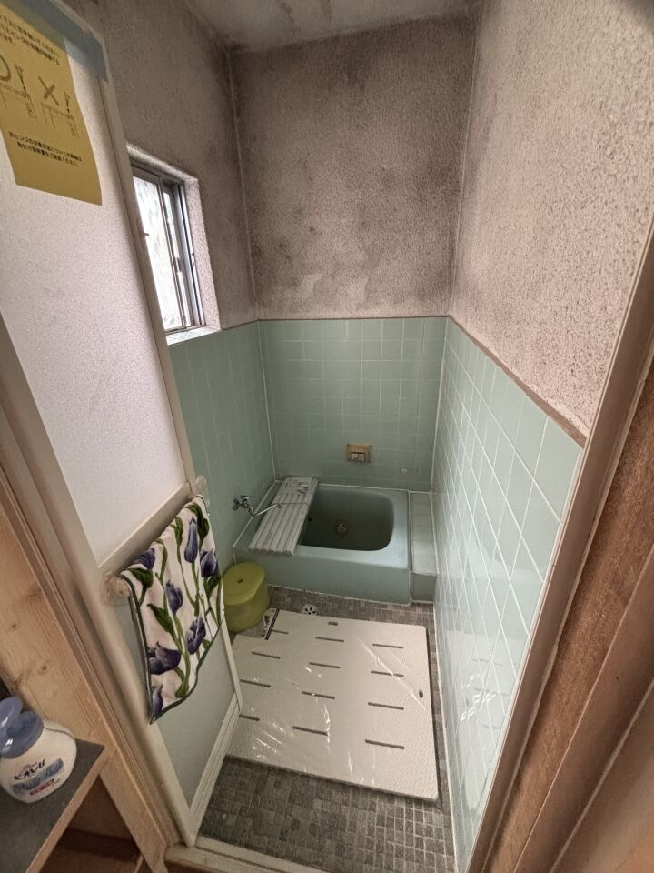 加古川町河原　中古戸建の浴室|味のあるレトロ物件のバスルーム。