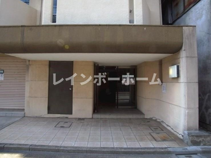 越田ビルのエントランス