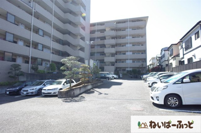 【駐車場】 | グランドゥールレジデンス田園 | 駐車スペースも広々としております。