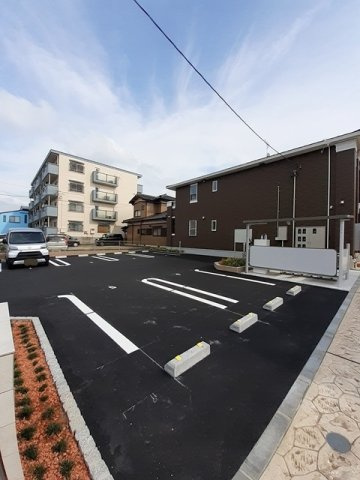 カミゼンの駐車場