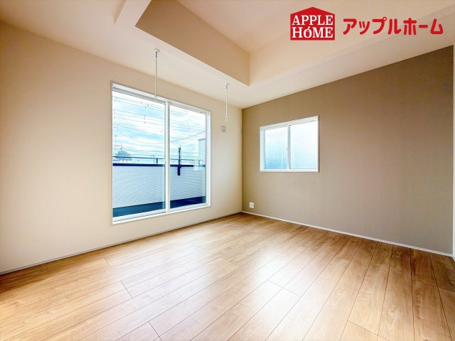 [新築住宅] 行田市旭町 全2棟の洋室|２階居室は全室収納あり！たっぷりある収納活用でお部屋もキレイを保てます♪