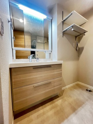 グランリュミエスタ茨木春日の洗面所