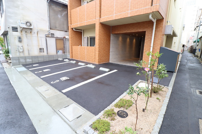 雅メゾンの駐車場