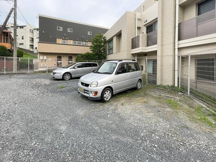 ドミトリー中浦和の駐車場