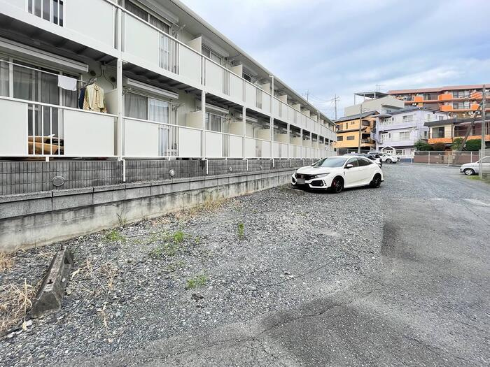 ドミトリー中浦和の駐車場