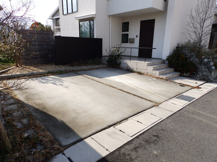 戸建　徳田邸 1の駐車場